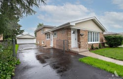 6127 W 79th Place, Burbank, IL 60459