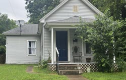1221 E Scott Street, Springfield, MO 65802