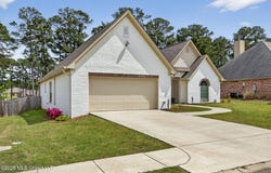 114 Willow Crest Circle, Brandon, MS 39047