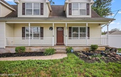 18 4th Avenue, Toms River, NJ 08757