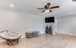 605 E Main St, Haven, KS 67543