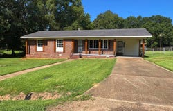 805 Montgomery St, Winona, MS 38967