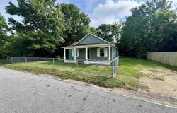 424 Front St, Century, FL 32535
