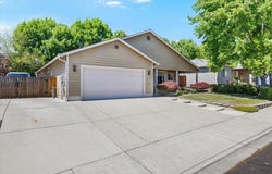 962 Ridgeview Drive, Eagle Point, OR 97524