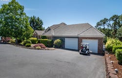 295 FAIRWAY VILLAGE LN, Roseburg, OR 97471