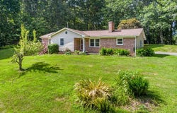 166 Dogwood Ln, Independence, VA 24348