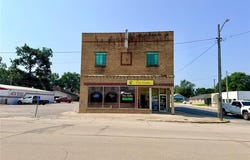 150 W Yoakum Avenue, Chaffee, MO 63740