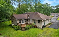 148 Doe Road, Bartonsville, PA 18321