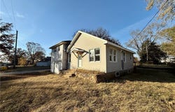 205 5th St, Stover, MO 65078