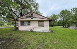 108 S Oak Street, Mulberry, KS 66756
