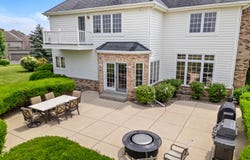 7740 W Rolling Field Dr, Mequon, WI 53097