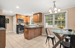 36 Willowdale Rd, Tyngsborough, MA 01879