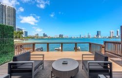 3927 NE 171st St, North Miami Beach, FL 33160