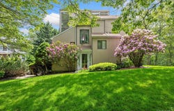 370 Old Canoe Place Road, Southampton, NY 11968