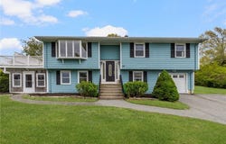 23 Algonquin Drive, Middletown, RI 02842