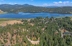 18549 W Holliday Way, Hauser, ID 83854