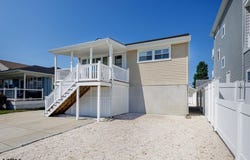 136 11th St S, Brigantine, NJ 08203