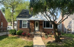 20412 Roscommon Street, Harper Woods, MI 48225
