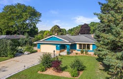 W158n9751 Broadleaf Ln, Germantown, WI 53022