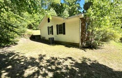 106 Hickory Hills, Loyall, KY 40854