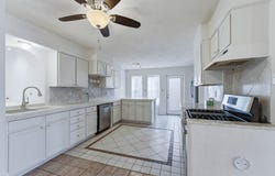 1221 ENCINO DR, Pleasanton, TX 78064