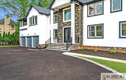 4 Hemlock Drive, Edison, NJ 08820