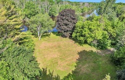 12345 N East Shoreland Dr, Mequon, WI 53092
