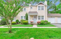 17 Stone Commons, Yaphank, NY 11980