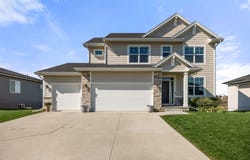3144 Lakeview Drive SE, Altoona, IA 50009