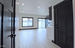 150 E LOBO Loop, Hayden, ID 83835