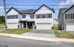 305 GRANDVIEW AVE, WAYNESBORO, PA 17268