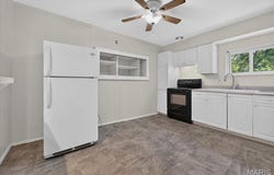 200 Hillcrest Boulevard, Ballwin, MO 63021