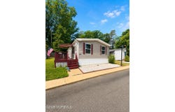 62 Stern Avenue, Hazlet, NJ 07734