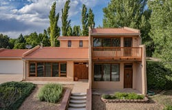 14 Entrada Del Jardin, Santa Cruz, NM 87567