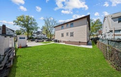 104-03 196  St, Hollis, NY 11412