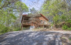 906 Lowe Valley Drive, Sevierville, TN 37862