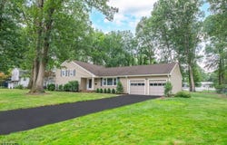 90 Greenbriar Dr, Berkeley Heights Twp., NJ 07922-1245