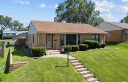 2827 FILLMORE Lane, Davenport, IA 52804