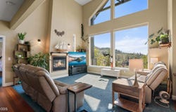 33 Quail Run Drive, Shady Cove, OR 97539