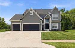 2007 Sequoia Drive, Raymore, MO 64083