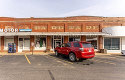 27 Court Square, Alton, MO 65606