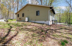 109 Grossbeak Court, Bushkill, PA 18324
