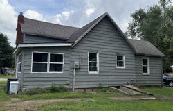 817 S ELM Street, Delavan, IL 61734