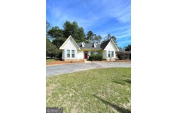 1104 Lakeview Drive, Blackshear, GA 31516