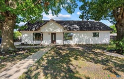 128 E Johnson Street, Hewitt, TX 76643