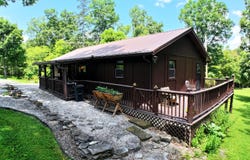 1705 ROUND MT Road, Irvine, KY 40336