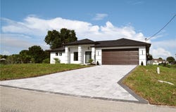 1013 Agnes Avenue, Lehigh Acres, FL 33971