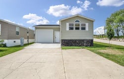 3200 Okoboji Avenue 103, Milford, IA 51351