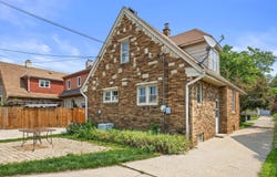 2337 S 81st St, West Allis, WI 53219