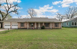 214 Center Street, Whitesboro, TX 76273